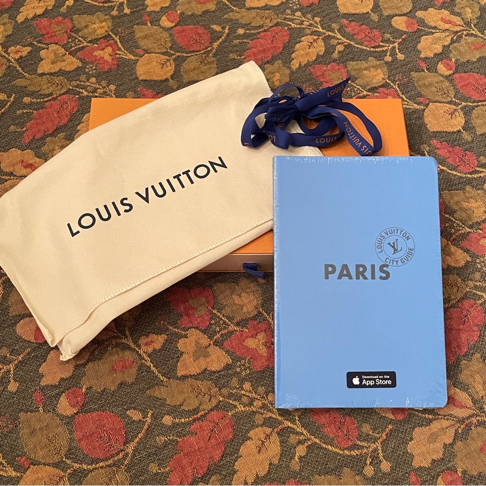 Louis Vuitton PARIS CITY GUIDE - English version